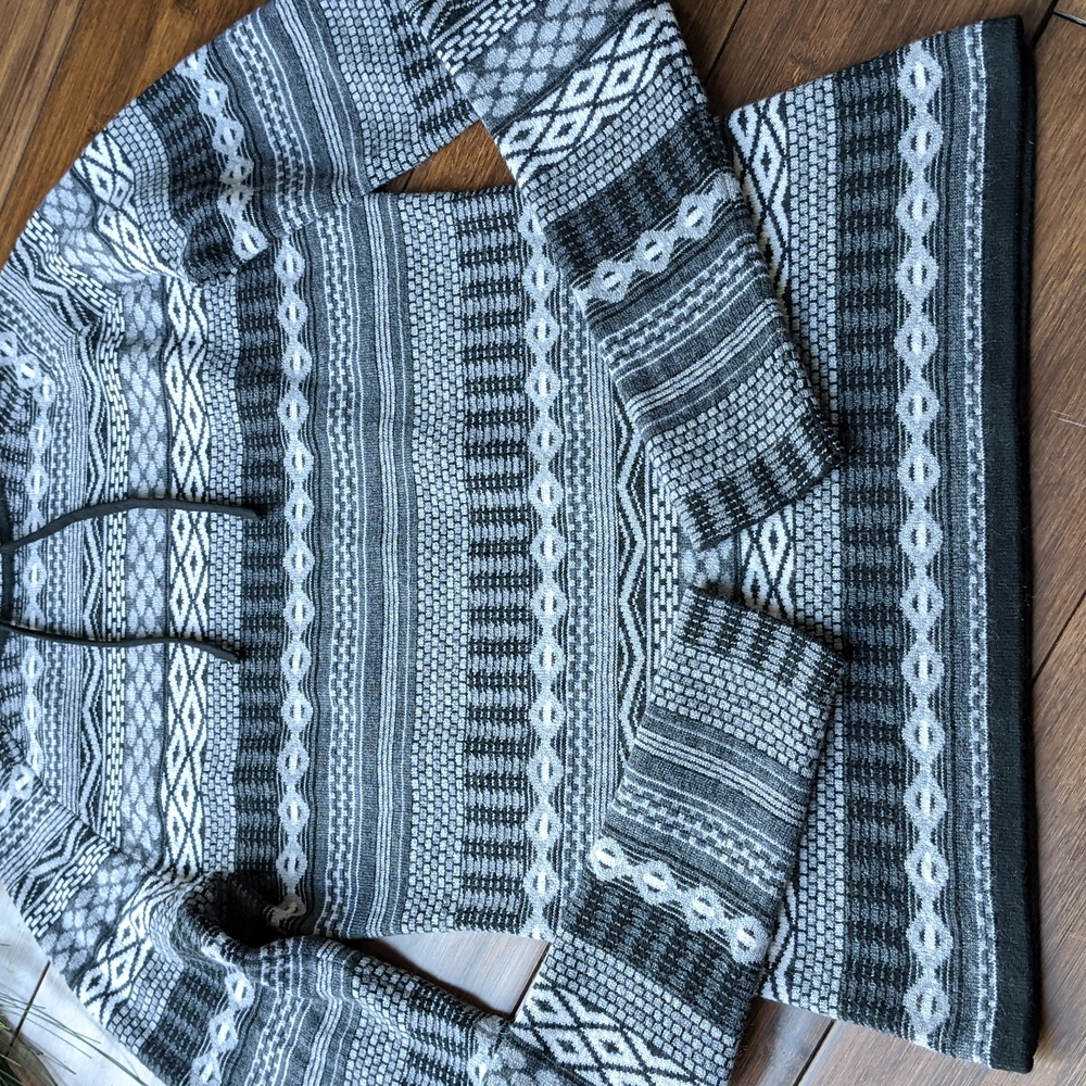 Worn Once Krimson Klover -Title Nine Pullover Sweater- Black, Gray & White XS - Picture 6 of 13